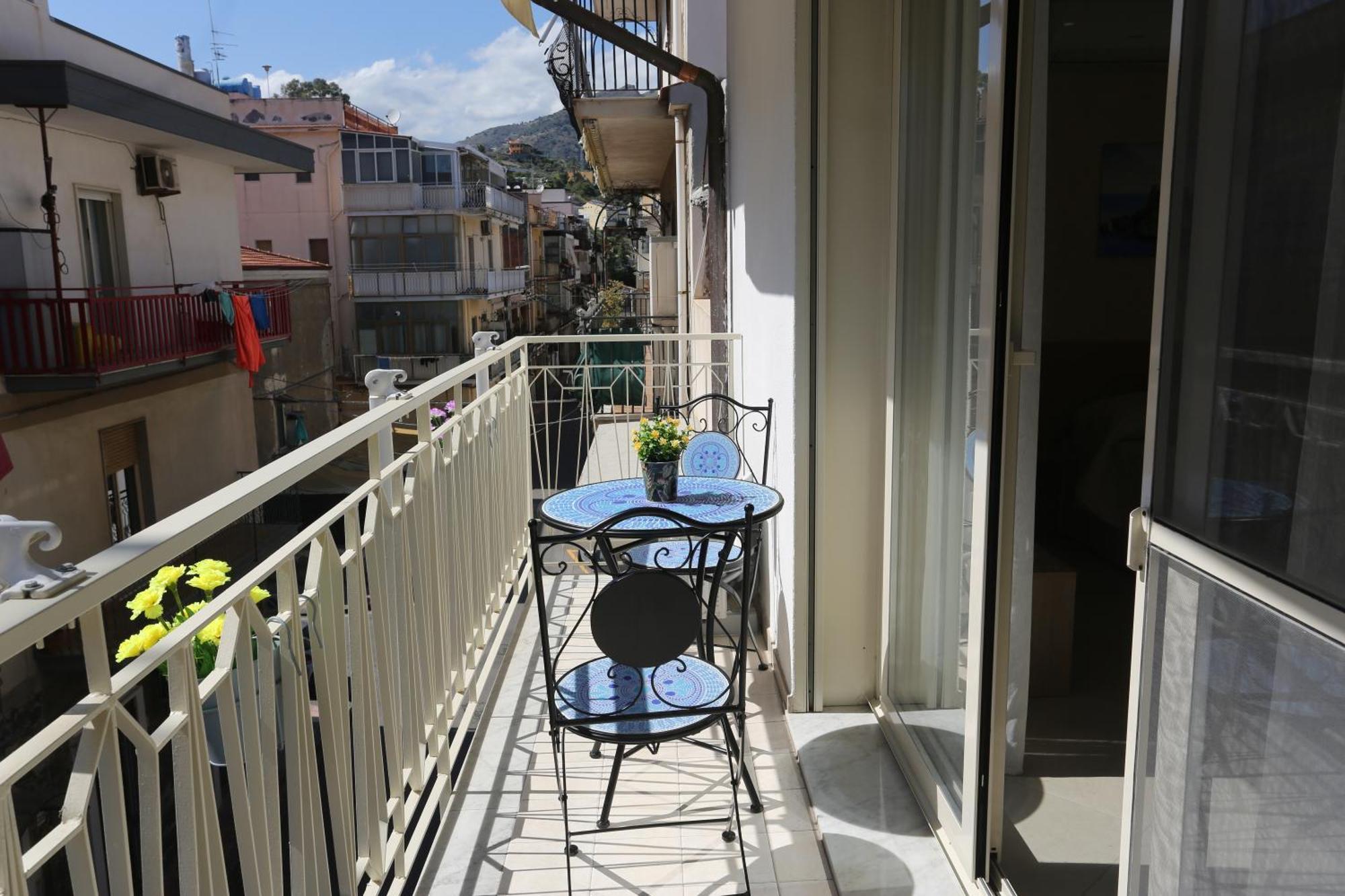 Theos Holidays Apartments Giardini Naxos Esterno foto