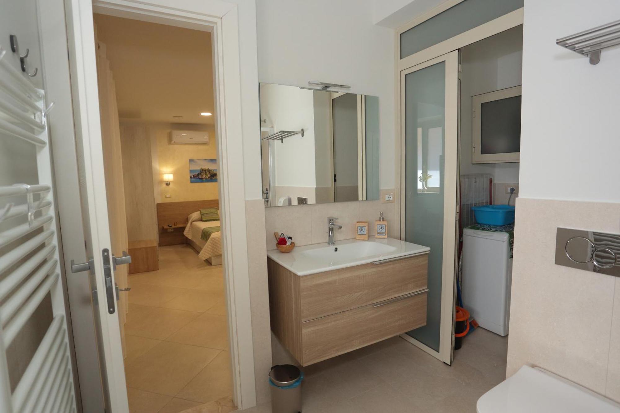 Theos Holidays Apartments Giardini Naxos Esterno foto