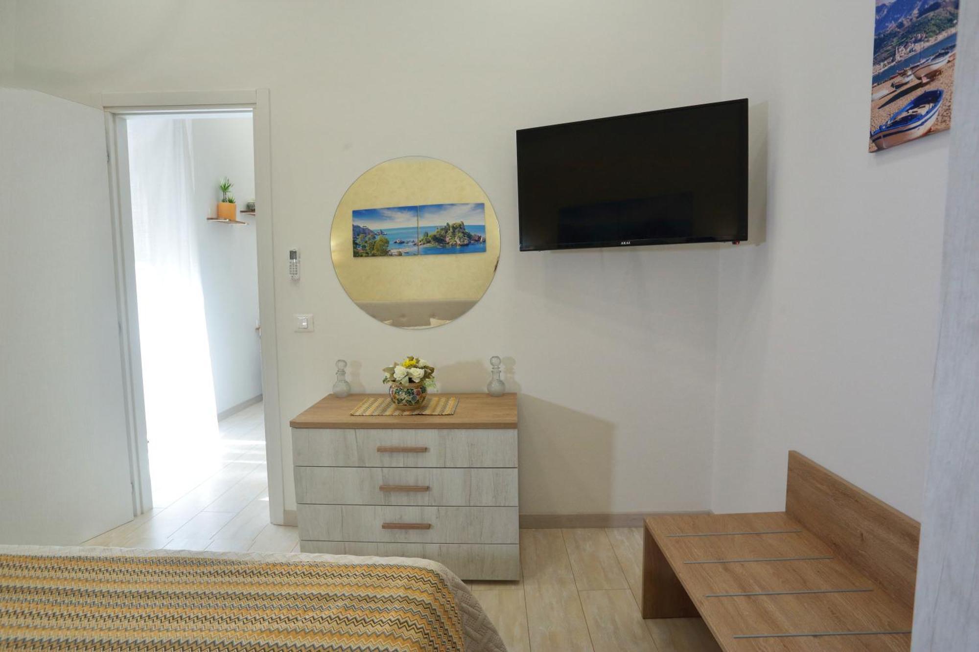 Theos Holidays Apartments Giardini Naxos Esterno foto
