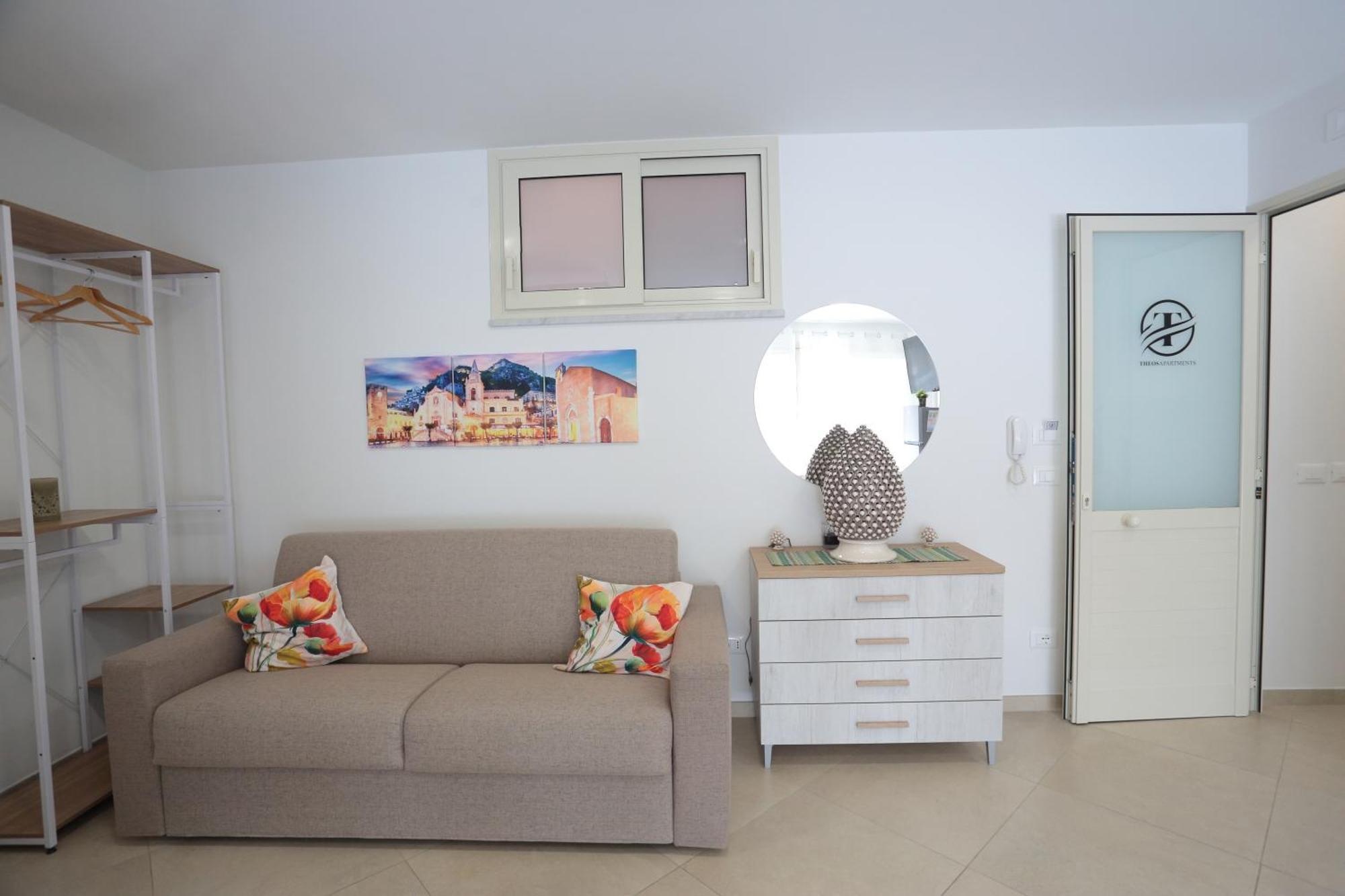 Theos Holidays Apartments Giardini Naxos Esterno foto