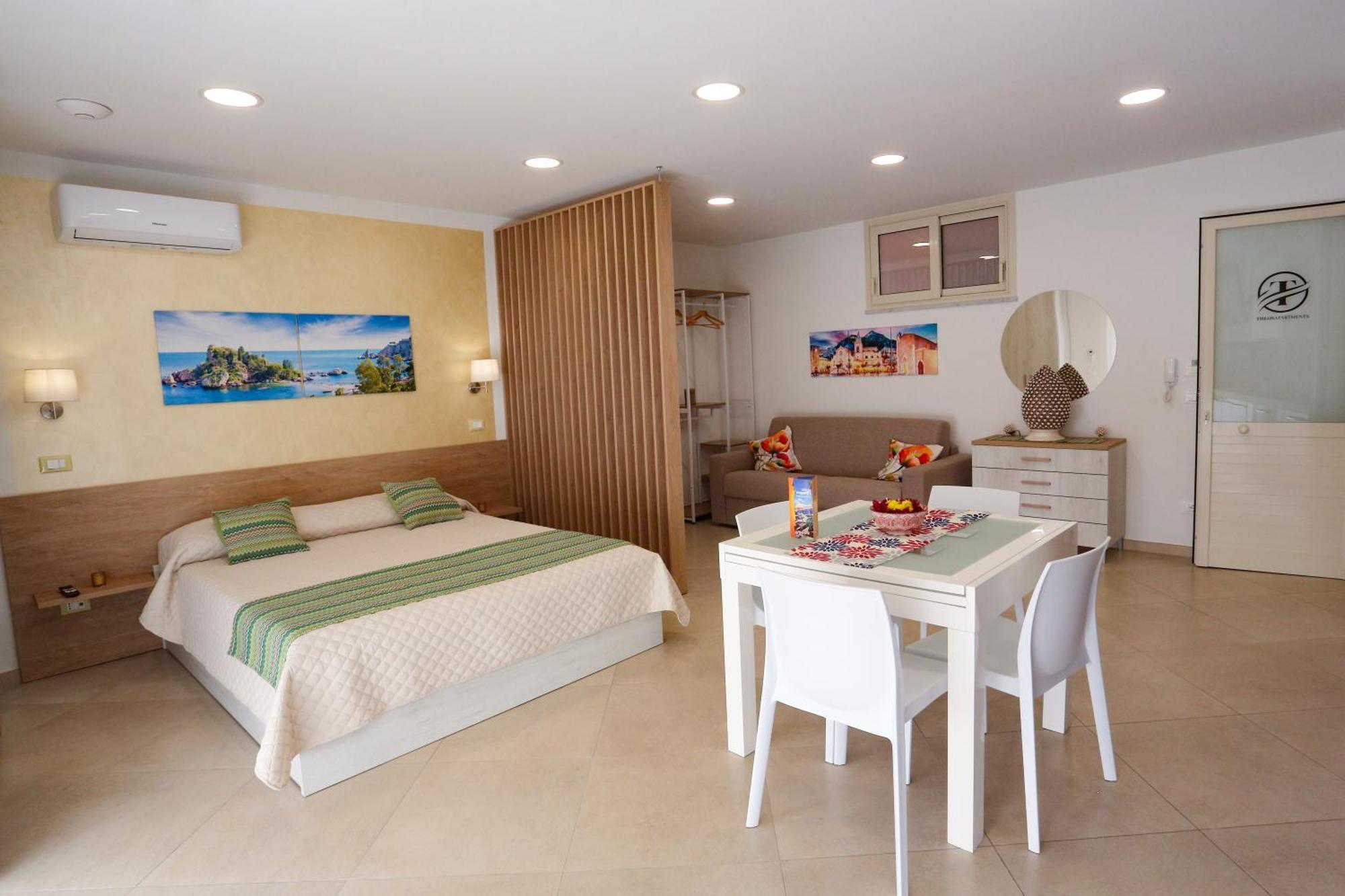 Theos Holidays Apartments Giardini Naxos Esterno foto