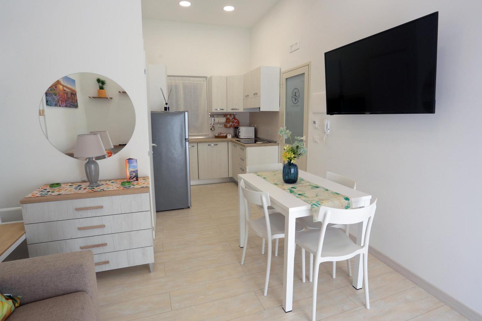 Theos Holidays Apartments Giardini Naxos Esterno foto